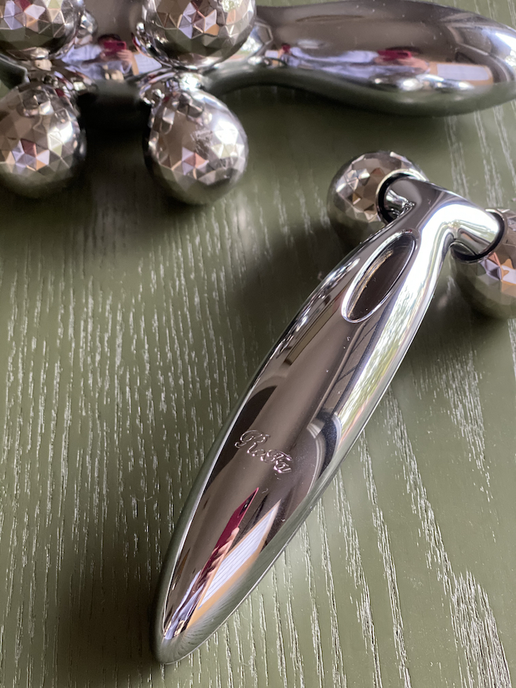 Skin Toning with the ReFa CARAT Roller - Whoorl